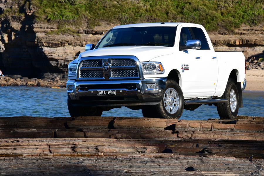  Dodge Ram 2500 Laramie Crew Cab 2015 года  (AU) (фото 17 из 40)